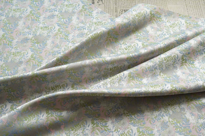 Tissu brocart magnolia gris clair : couture de cheongsam chinois et de robe tibétaine