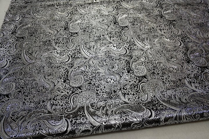 Tissu brocart argenté à motifs floraux : largeur 75 cm, matière couture rigide