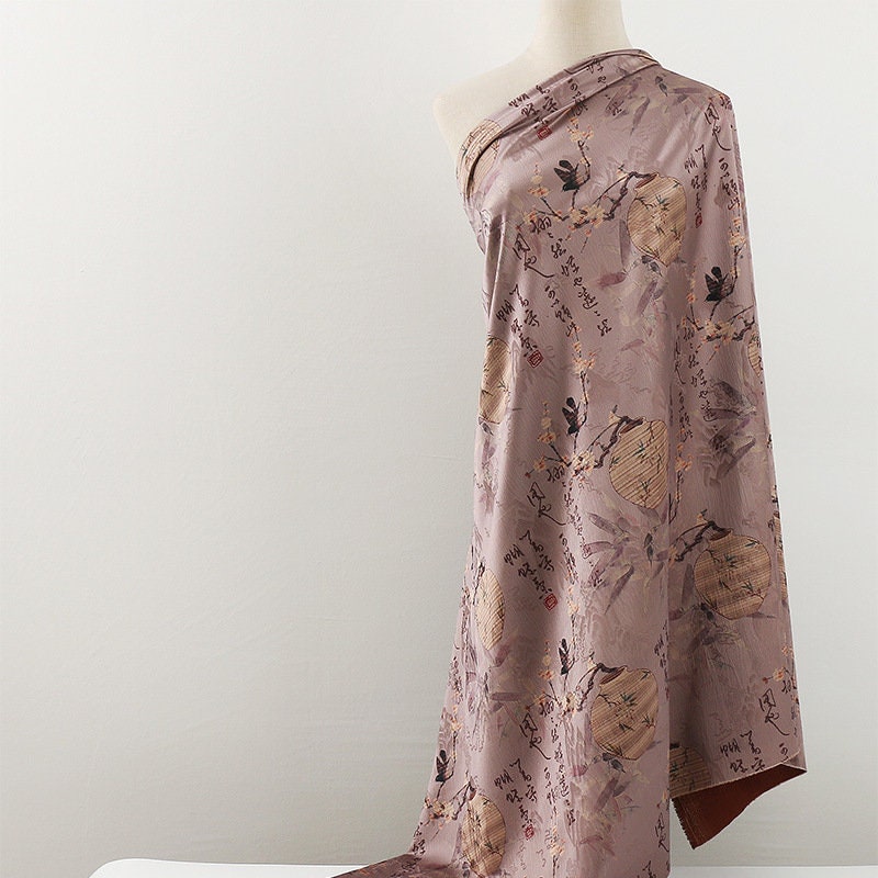 Tissu Red Cloud Yarn : Ancient Calligraphy Silken Flow, 150 cm de large