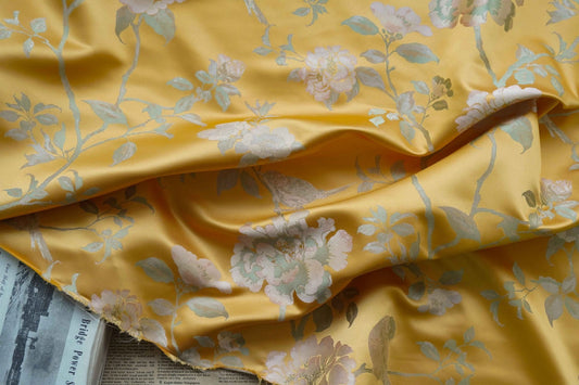 Tissu jacquard à motif floral : polyester à fil doré, largeur 160 cm (63 po) - Vendu au mètre