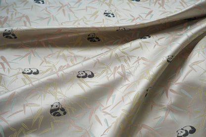 Tissu satiné brocart panda : 65 pouces de large, style couture chinoise