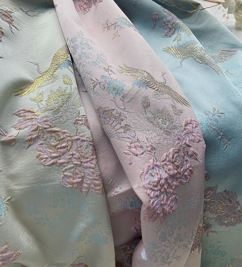 Tissu jacquard Grue Lotus : ameublement tissé à motif doré gaufré 3D, costumes, décoration