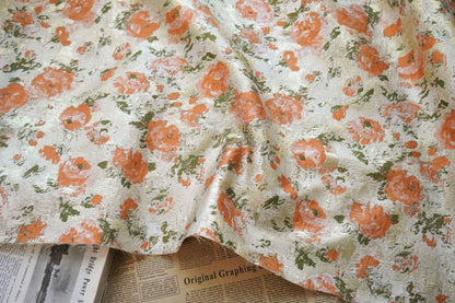 Tissu jacquard à motif floral : style peinture à l’huile douce, accents dorés, largeur 145 cm