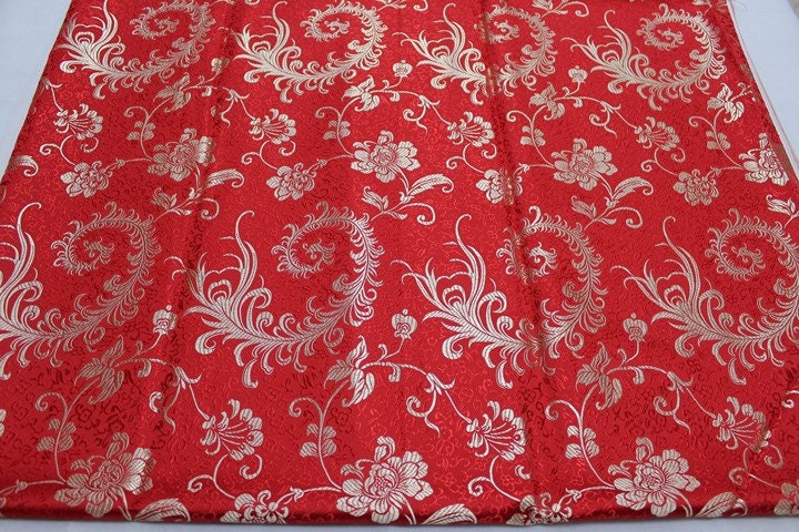 Tissu brocart à motif de queue de phénix rouge : coussin Cheongsam de 150 cm de large