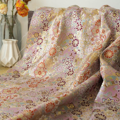 Tissu brocart japonais à fil d'or : Damas floral de bon augure (largeur 60")