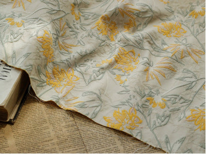 Tissu jacquard floral en relief : style vintage pour ameublement, robes, rideaux - 162,5 cm de large