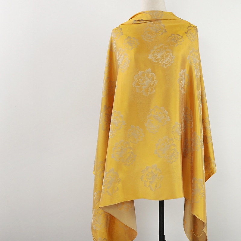 Tissu satin de soie couleur thé : imprimé floral, 150 cm de large, décoration de costumes