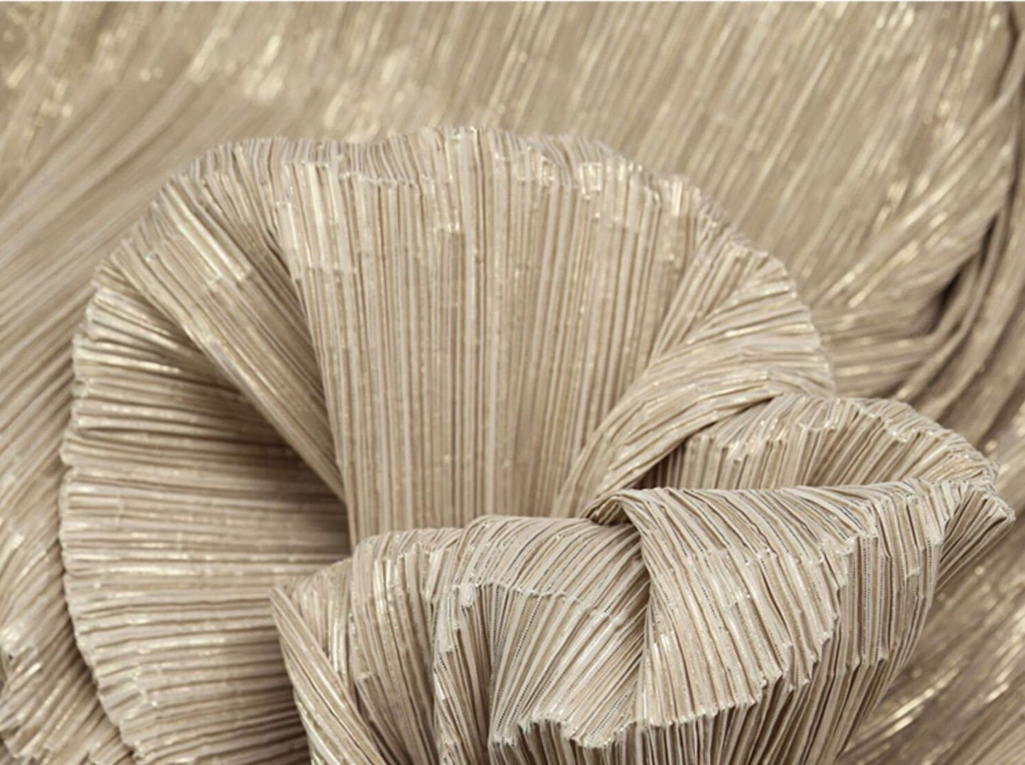 59"W Shiny Pleated Crepe Fabric: DIY Wedding Costume Decor