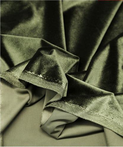 Tissu velours doré extensible : mélange de polyester et d’élasthanne de 155 cm de large