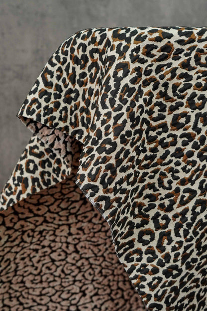 Tissu d'ameublement jacquard léopard : damas en polyester gaufré 3D, 168 cm de large