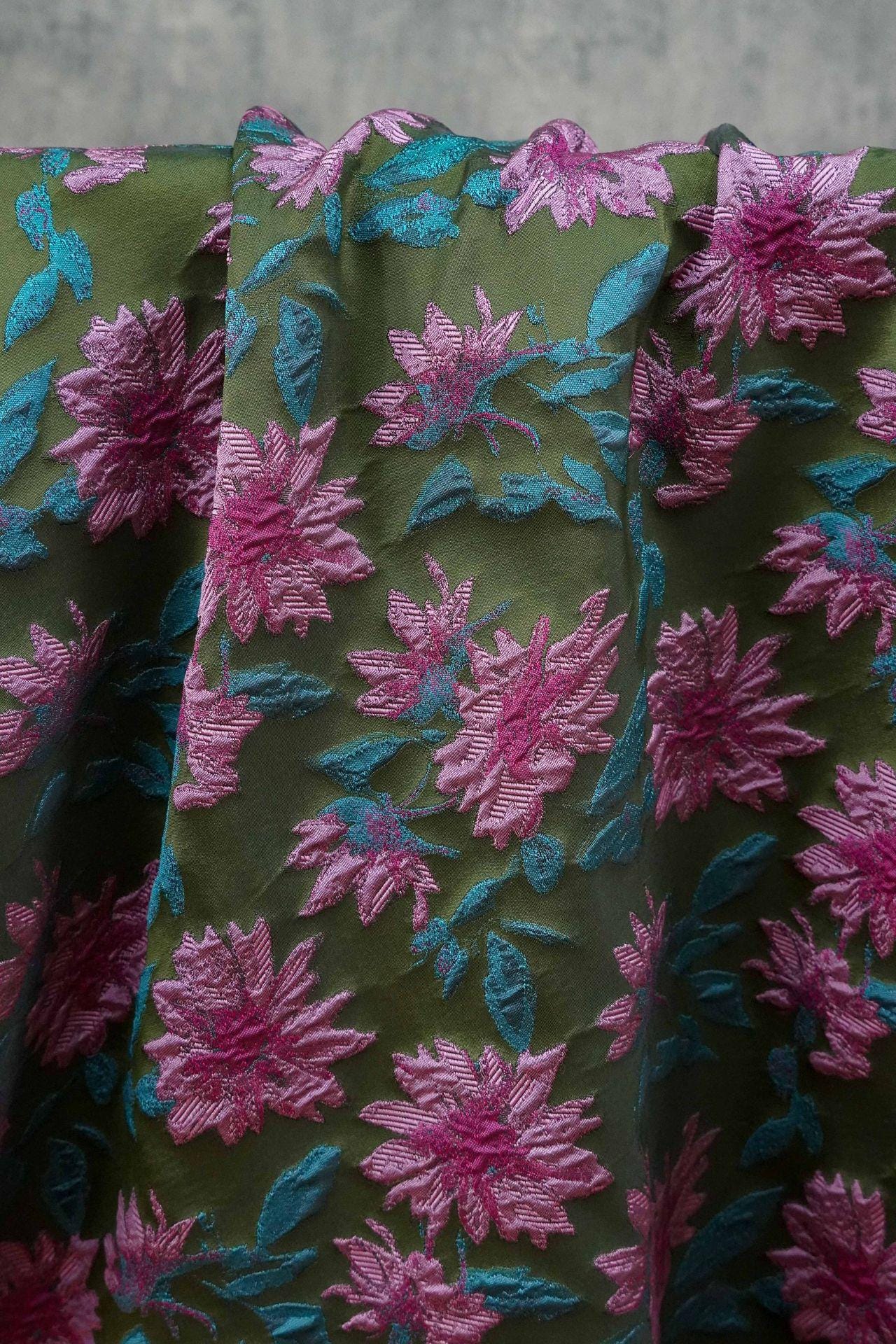Tissu jacquard style campagne ��� Marguerites abstraites en relief ��� Ameublement, matelassage et grande largeur