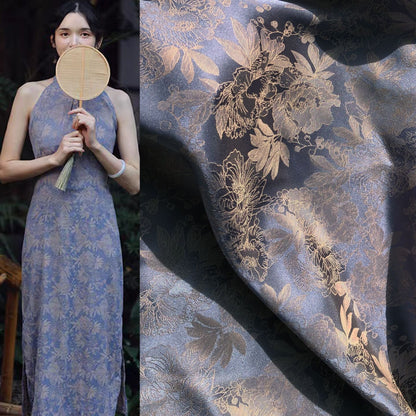 Tissu jacquard pivoine : 145 cm de large, mélange coton-rayonne, pour ameublement et costumes.