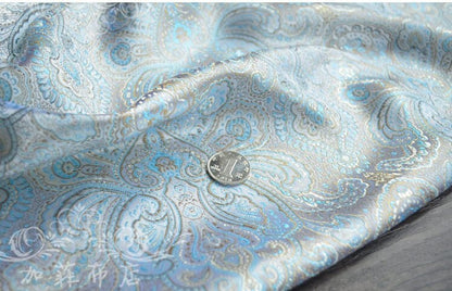 Tissu damassé en brocart de soie : matière tissée de bon augure