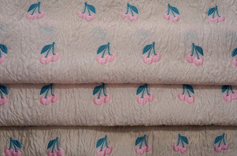 Tissu jacquard cerise rose : tissu 3D de créateur, 140 cm de large