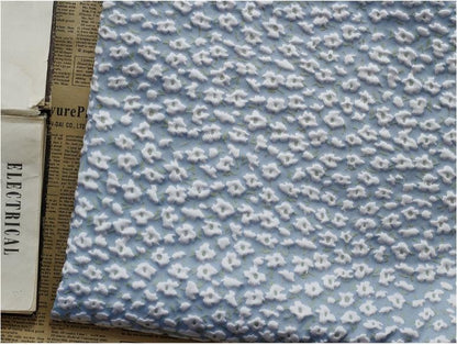 Tissu jacquard floral en relief : texture rigide 3D, largeur 135 cm (53 po) – Mélange de rayonne