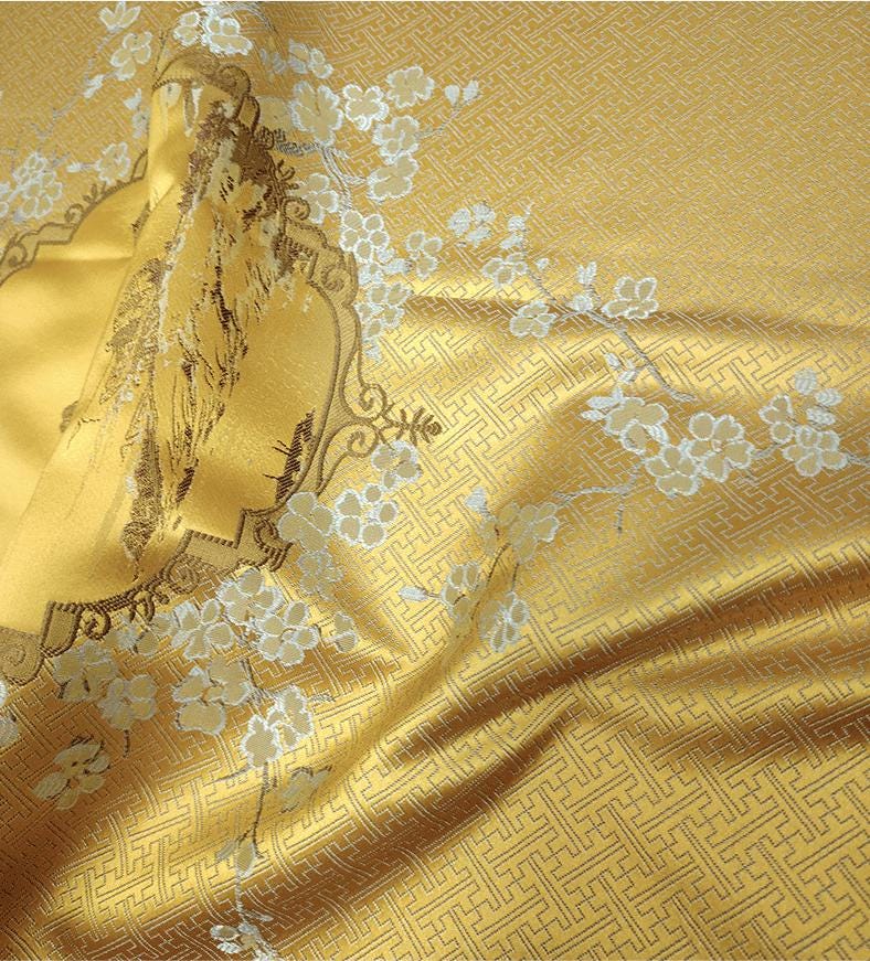 Tissu satiné damassé métallisé : jacquard à texture 3D, 150 cm de large