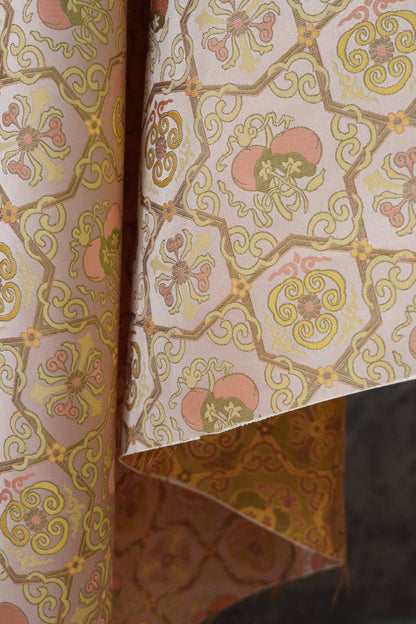 Tissu cheongsam en brocart rose clair : Huit trésors Ruyi, 150 cm de large