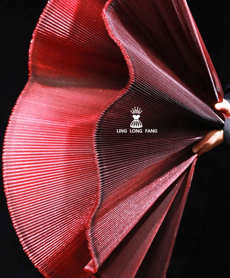 Tulle plissé : texture brillante et froissée, 150 cm de large