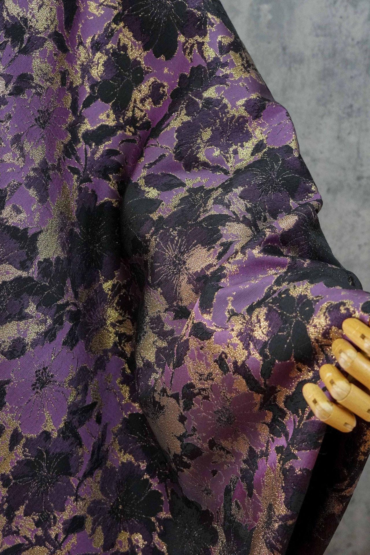 Tissu jacquard à fleurs - Style vintage avec lurex doré
