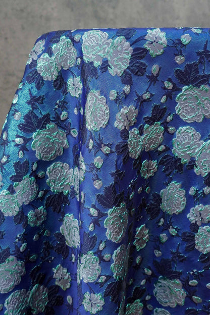 Tissu brocart jacquard vintage à roses bleues et fils dorés : matériel de couture pour projets DIY
