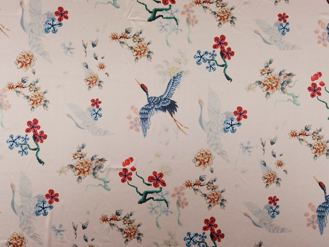Tissu satin de rayonne à motif paon : tissu doux imprimé pour les mariées
