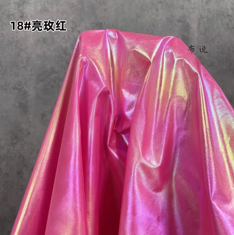 Metallic Silver Pleated Waterproof Fabric: Holographic Padded Jacket Material