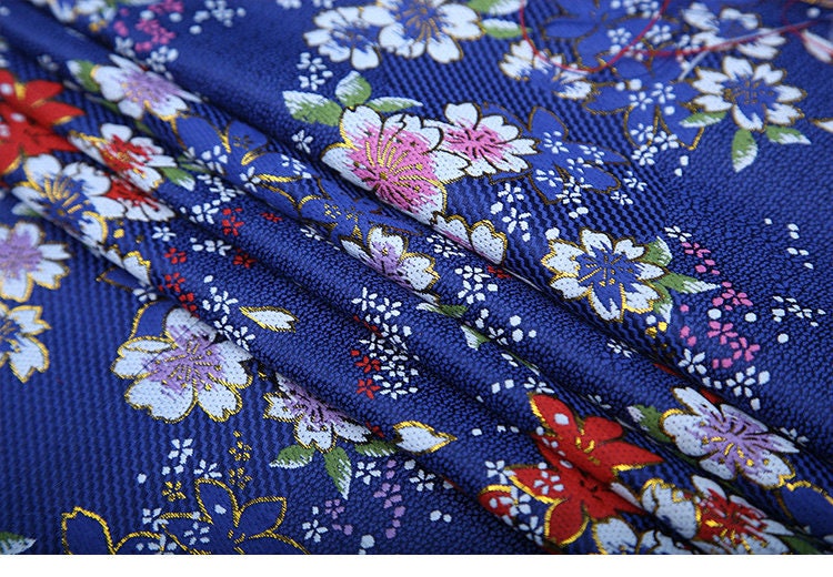 Tissu brocart jacquard à fleurs de cerisier : mélange de soie et de rayonne japonaises