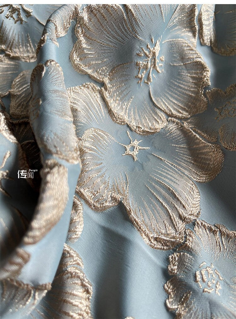 Tissu jacquard floral brodé or - 145 cm de large - Tissu de créateur de luxe