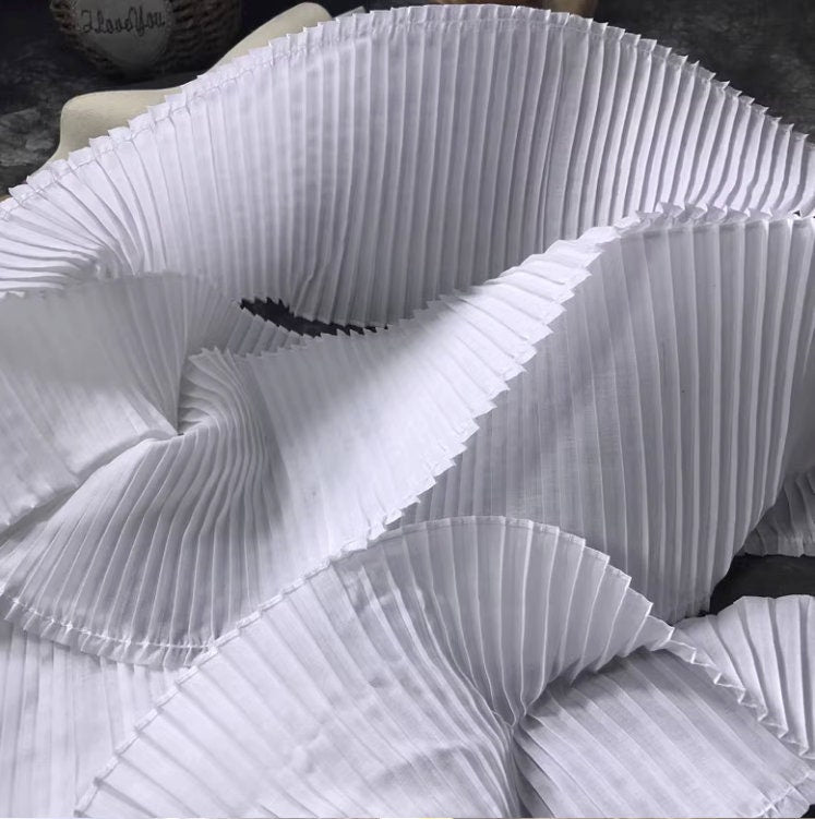 Bordure en coton à plis accordéon : tissu de créateur à texture rigide