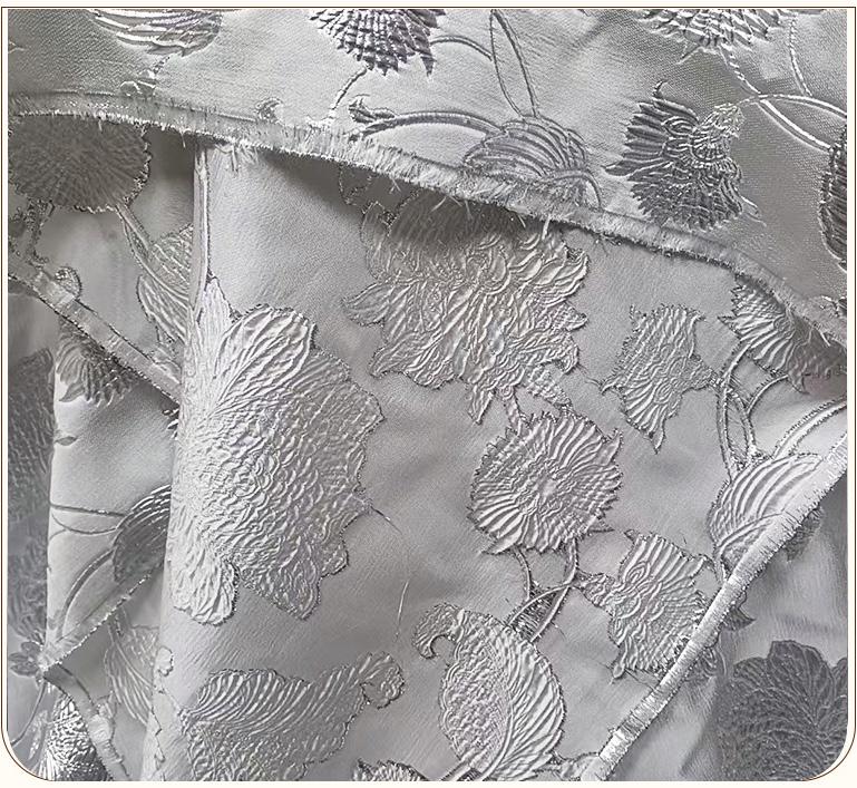 Tissu jacquard argenté à motif floral ��� Broca à grandes fleurs en relief 3D"Large