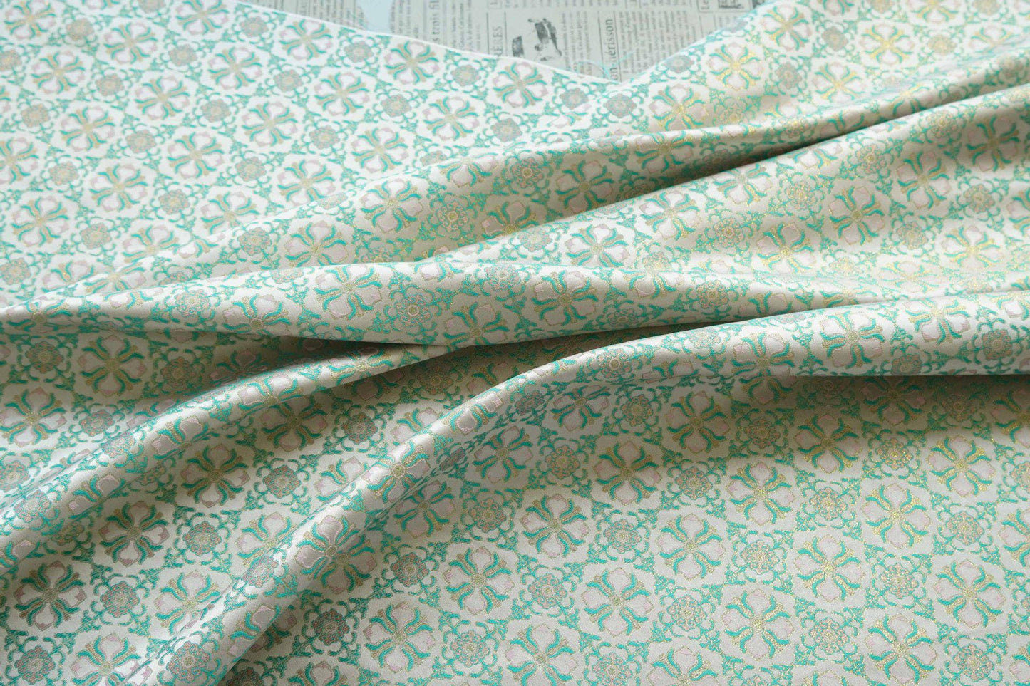Brocart en soie mélangée ombré : jacquard style chinois à fil d'or