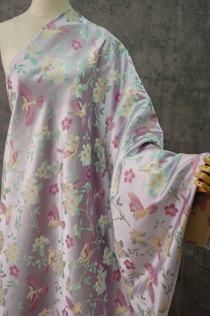 Tissu jacquard à fil doré : texture cloisonnée florale 3D avec oiseaux
