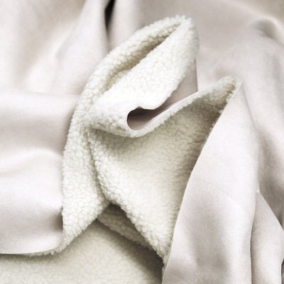 Tissu imitation peau de mouton : microfibre de polyester pour ameublement, costumes et vêtements - 147 cm de large