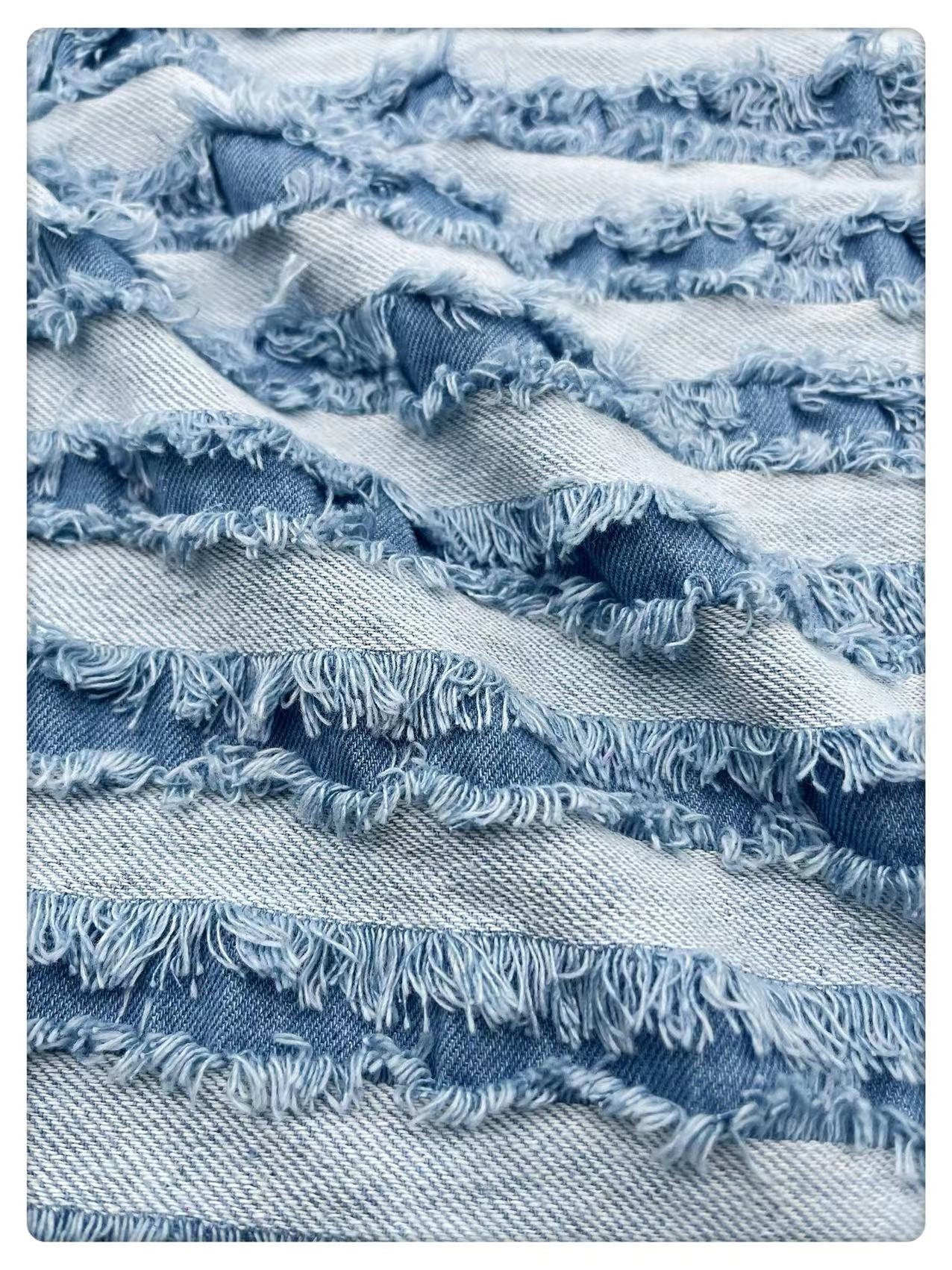 Tissu denim déchiré : coton rayé 3D à bords francs (150 cm)