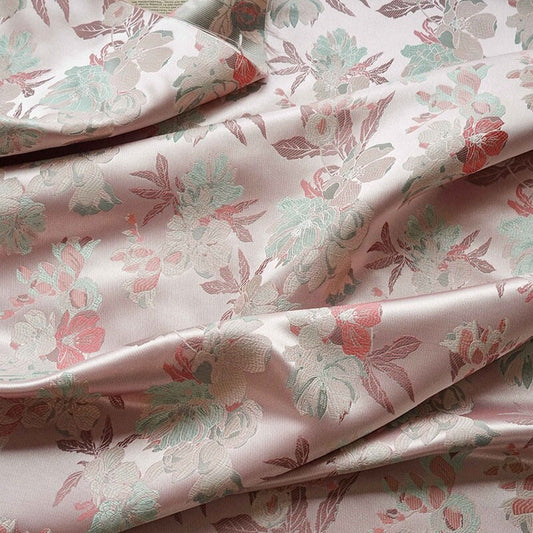 Tissu satiné brocart rose clair à l'hibiscus : largeur 168 cm (style chinois)