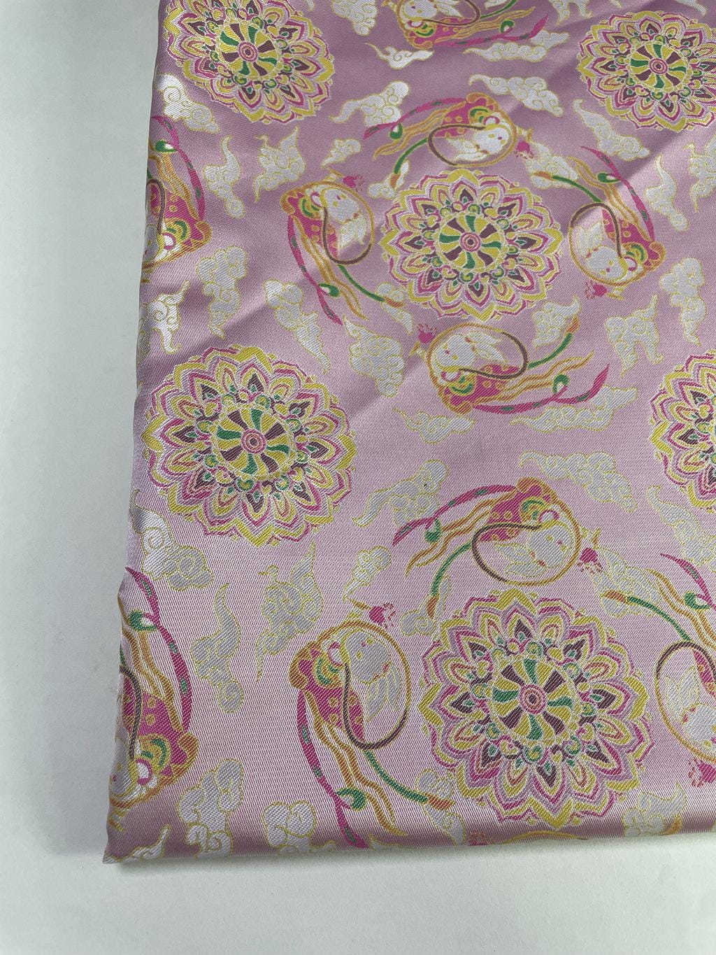 Tissu à motifs Bada tibétains : 55 pouces de large, polyester, pour la couture