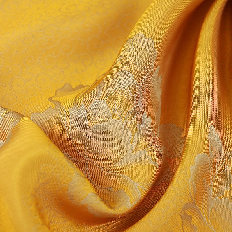 Tissu satin de soie couleur thé : imprimé floral, 150 cm de large, décoration de costumes