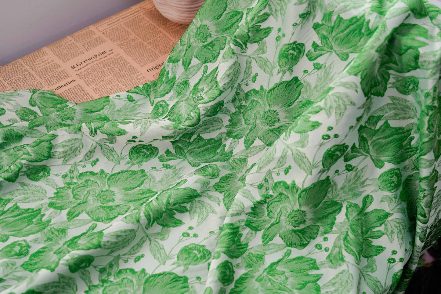 Tissu jacquard à motif de feuilles vertes : texture peinture à l’huile 3D, 135 cm de large