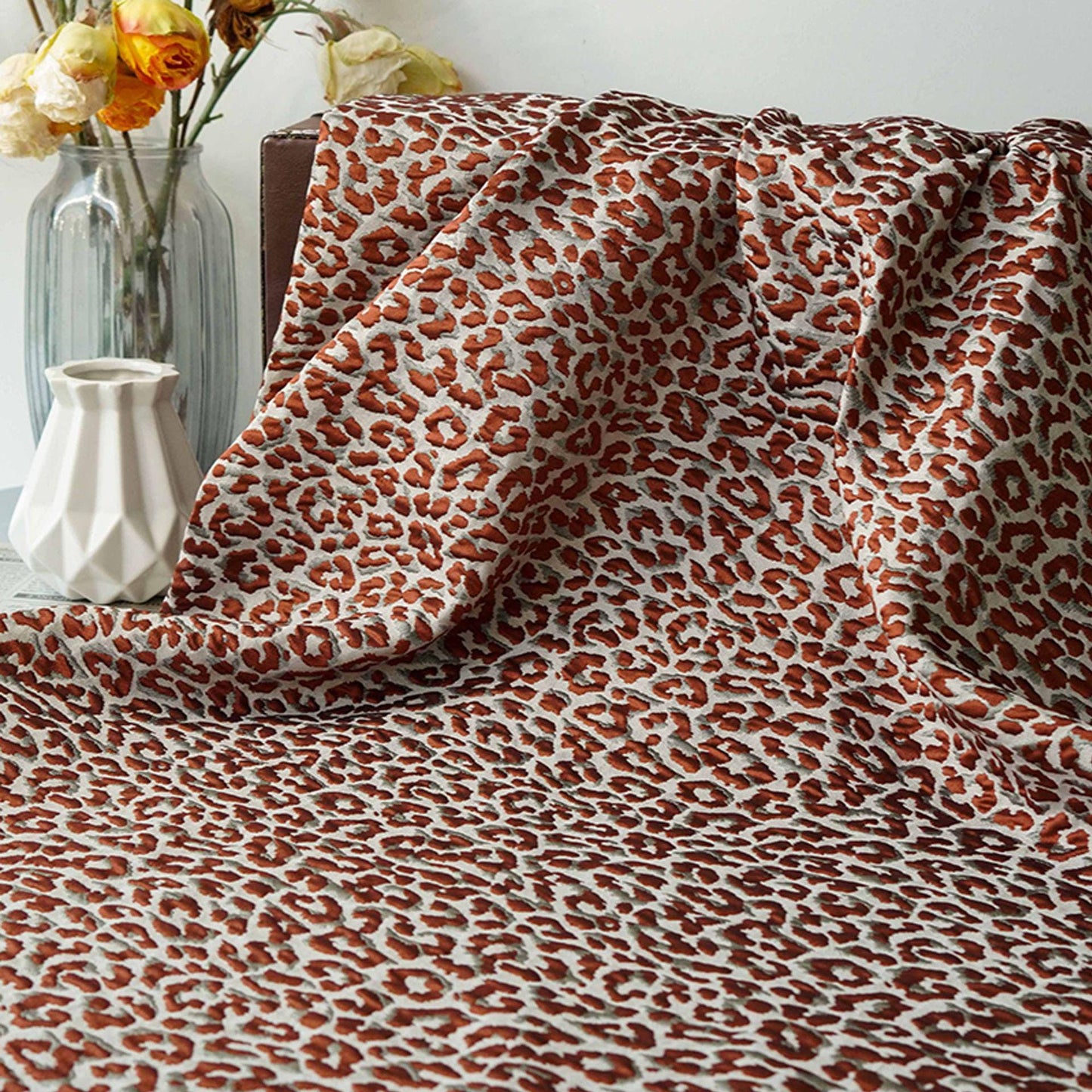 Tissu d'ameublement jacquard léopard : damas en polyester gaufré 3D, 168 cm de large