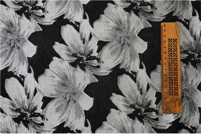 Tissu jacquard à motif floral : mélange soie-rayonne de 150 cm de large