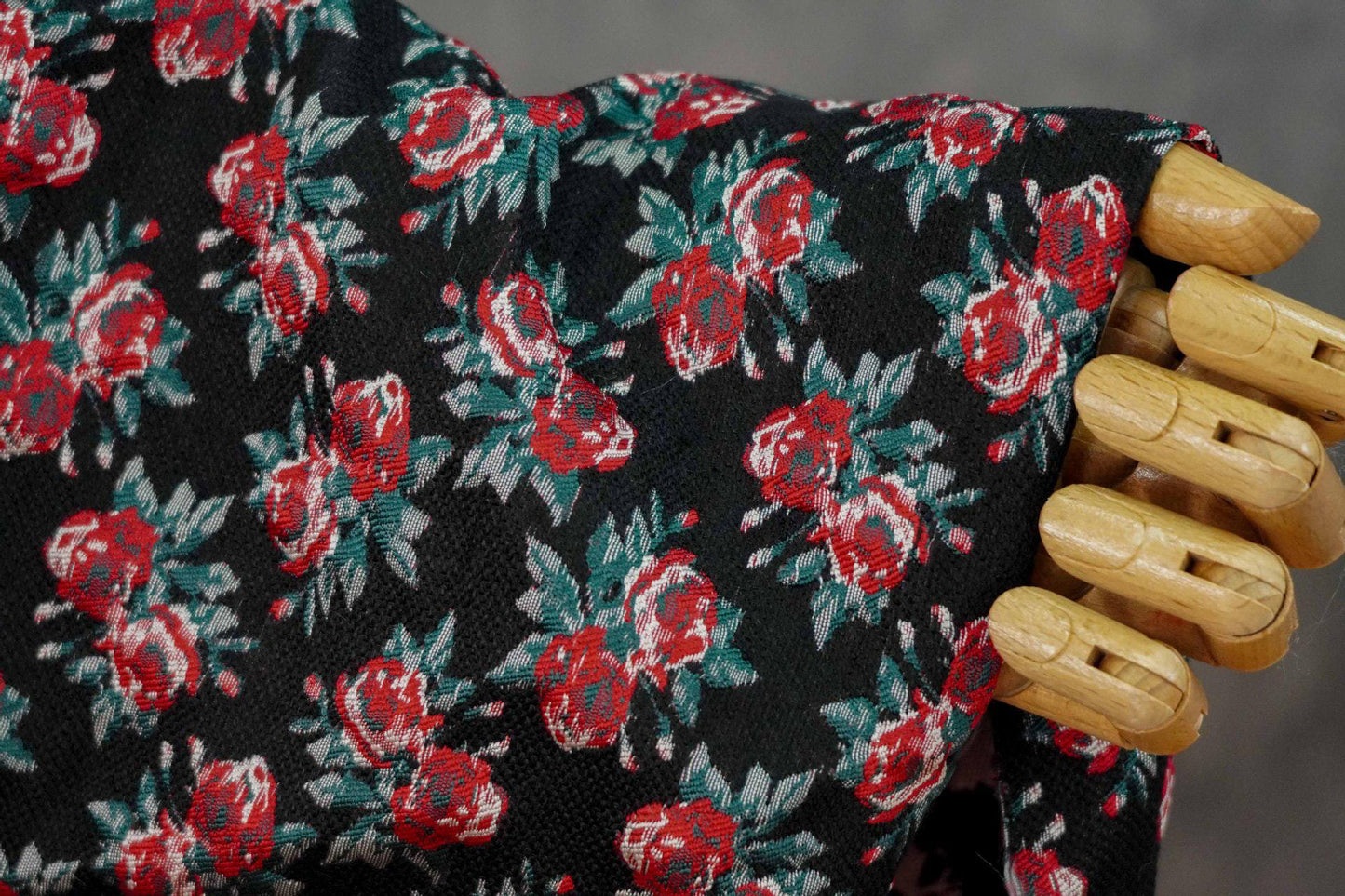 Tissu jacquard à motif floral : design rétro 3D, largeur 142 cm (56 po) - Vendu au mètre