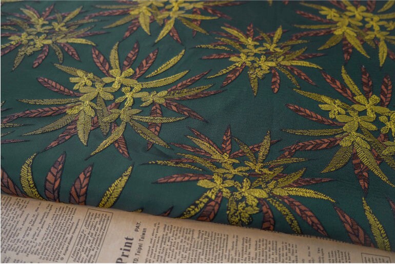 Tissu jacquard réversible vert foncé : revêtement d’ameublement tissé à motif floral en relief, 162,5 cm de large