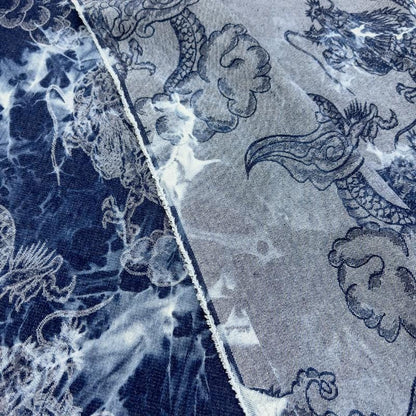 Tissu denim en coton délavé tie-dye : matière jean bleu délavé (170 cm de large)
