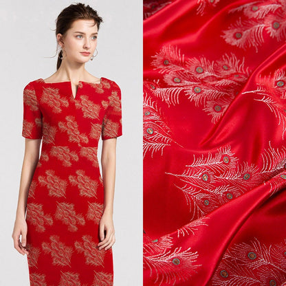 Brocart à plumes de paon : soie chinoise magenta, pour l’ameublement et la couture – au mètre