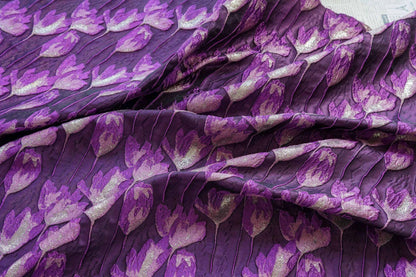 Tissu jacquard tulipe en relief : fil métallique or et argent, 140 cm de large