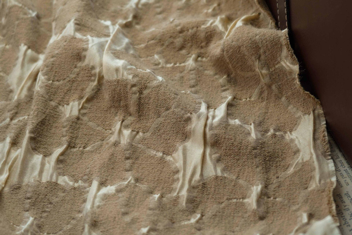 Tissu jacquard marron vintage : ameublement 3D, création de costumes (53 po de largeur)