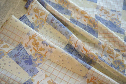 Tissu jacquard à motif floral : polyester réversible en relief 3D, 140 cm de large
