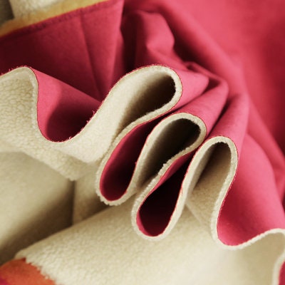Tissu imitation peau de mouton : microfibre de polyester pour ameublement, costumes et vêtements - 147 cm de large
