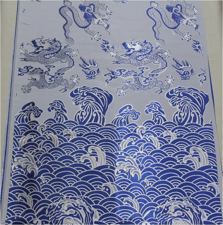 Tissu satin jacquard bleu et blanc à motif dragon : décoration de costume royal chinois