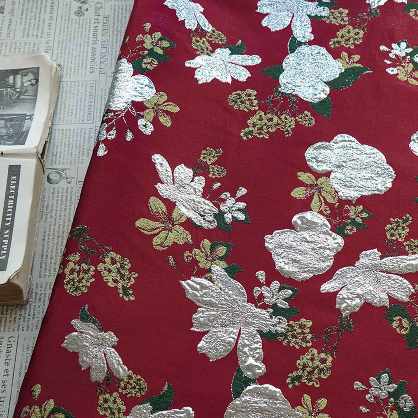 Tissu jacquard à fil doré : texture peinture à l’huile 3D, largeur 140 cm (55 po) – au mètre